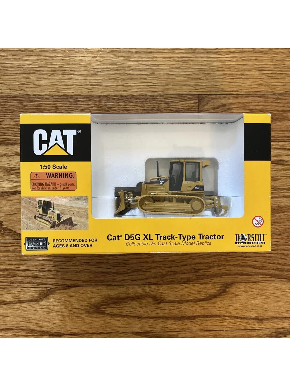 Norscot CAT D5G XL Track-Type Tractor 1:50 Diecast Model Yellow/Black 55131 NIB